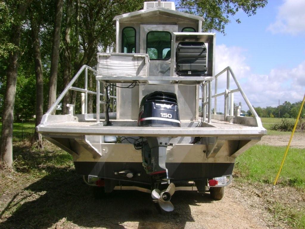25' Deck Boat